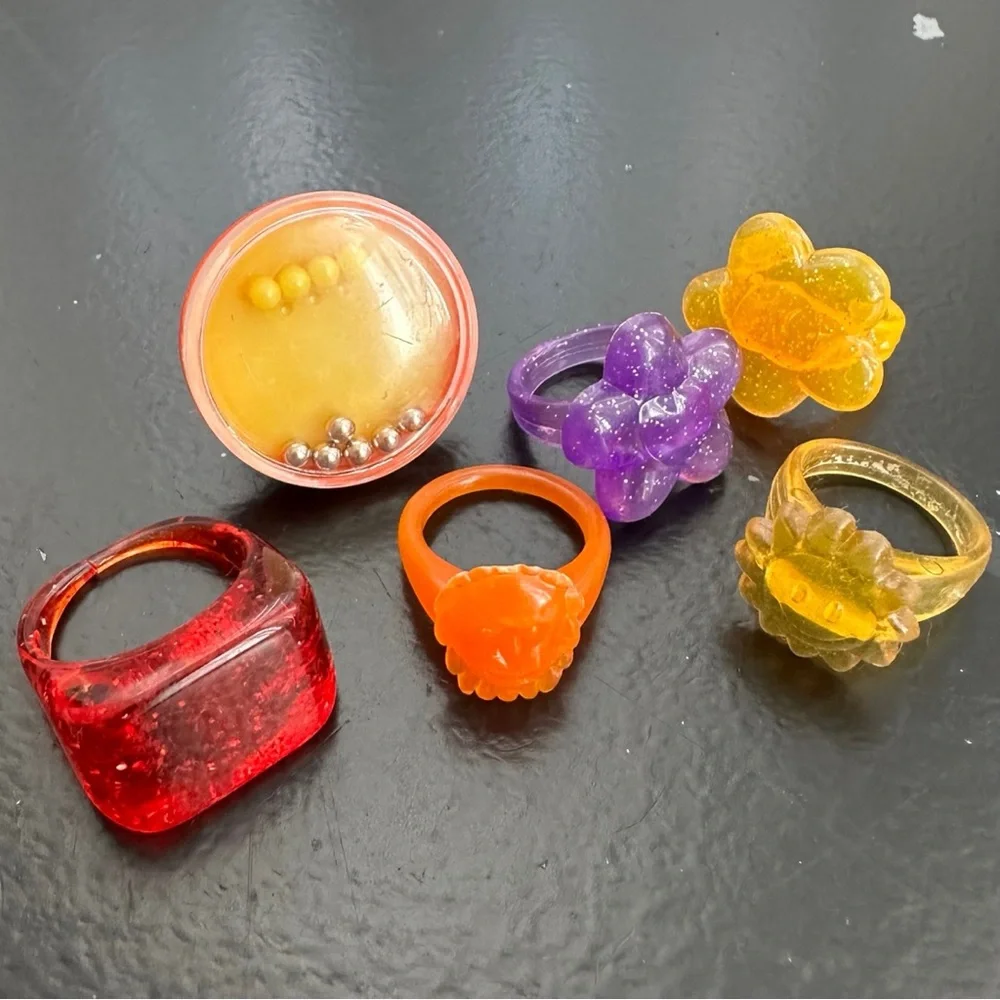 Colourful resin & rubber ring bundle - 17 unique pieces